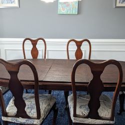 Mahogany Wood Dining Table/ Chairs