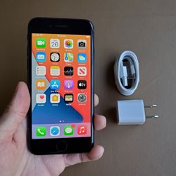 iPhone 7 - UNLOCKED - Like New  