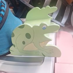 16x13.5   Frog Nursery Step Stool