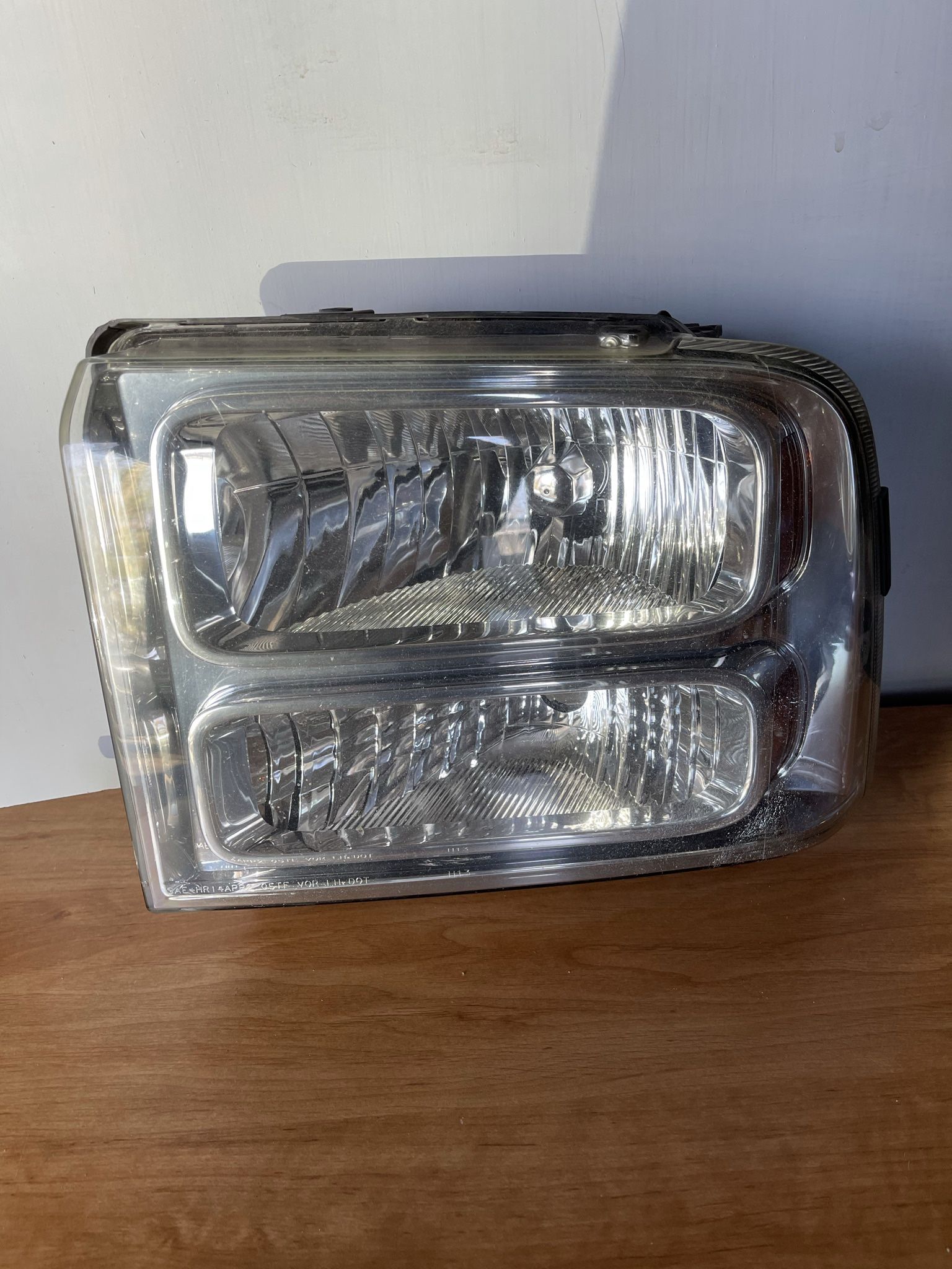 Ford F-250/F-350 Headlight (left side)