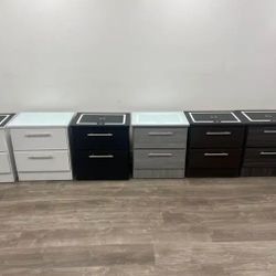 Nightstand 
Bluetooth speaker 
USB ports and LED 
wireless charger