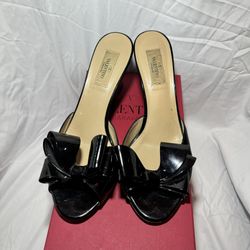 Authentic Valentino Bow Wedge Patent Black Size  8.5