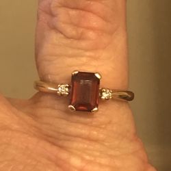 ❤️ 10K Yellow Gold Garnet And Diamond Ring Size 7