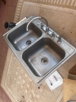 Moen kitchen sink and garbage disposal insinkrator 1/3 hp