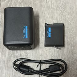 GoPro Dual Battery Charger and 1 x Enduro Li-Ion Battery for HERO13 Black Camera - New box