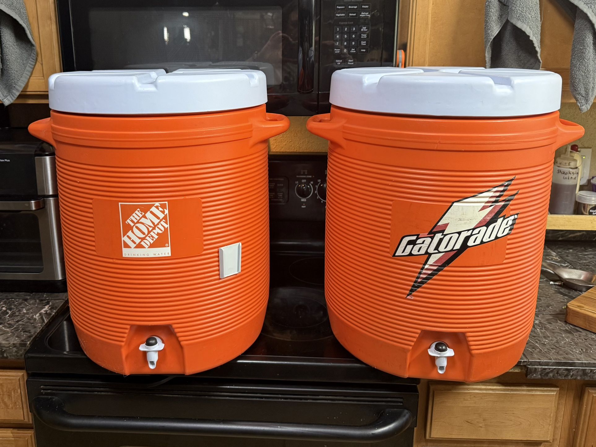 2 Rubbermaid 10 Gallon Water Coolers #1610