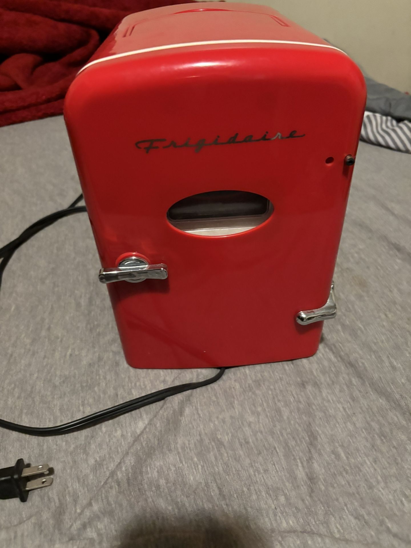 Frigidaire Retro Portable Mini Fridge