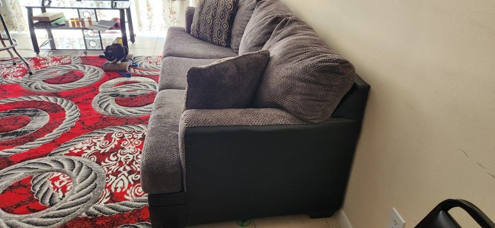 Gray Couch With Pillows