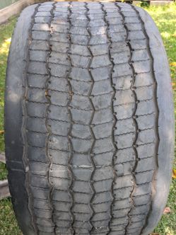 SUPER SINGLE USED TIRE