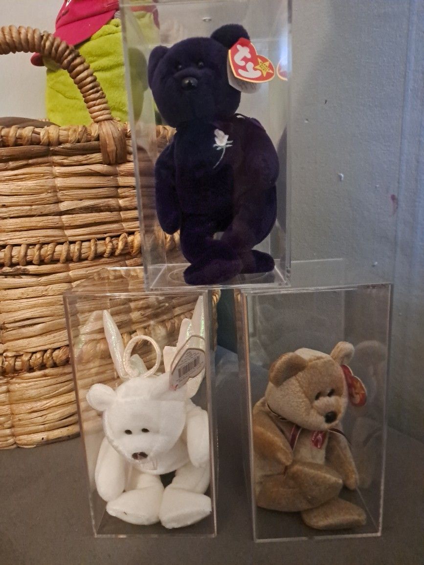 Beanie Babies, Vintage 1997 Princess Diana Edition. Halo Bear.