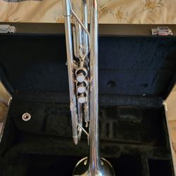 Beautiful Yamaha YTR2330  Silver Trumpet