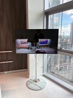 Samsung 50" Crystal UHD 4K Smart TV – Excellent Condition - $150