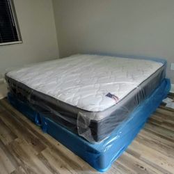 NEW KING-SIZE PILLOW TOP MATTRESS AND BOX SPRING 🆕️
