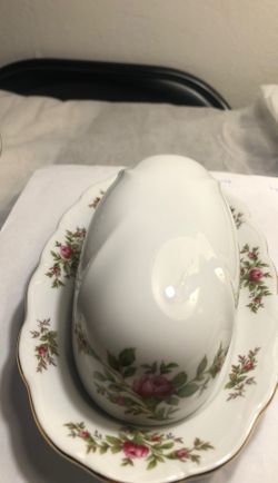 Covered butter dish