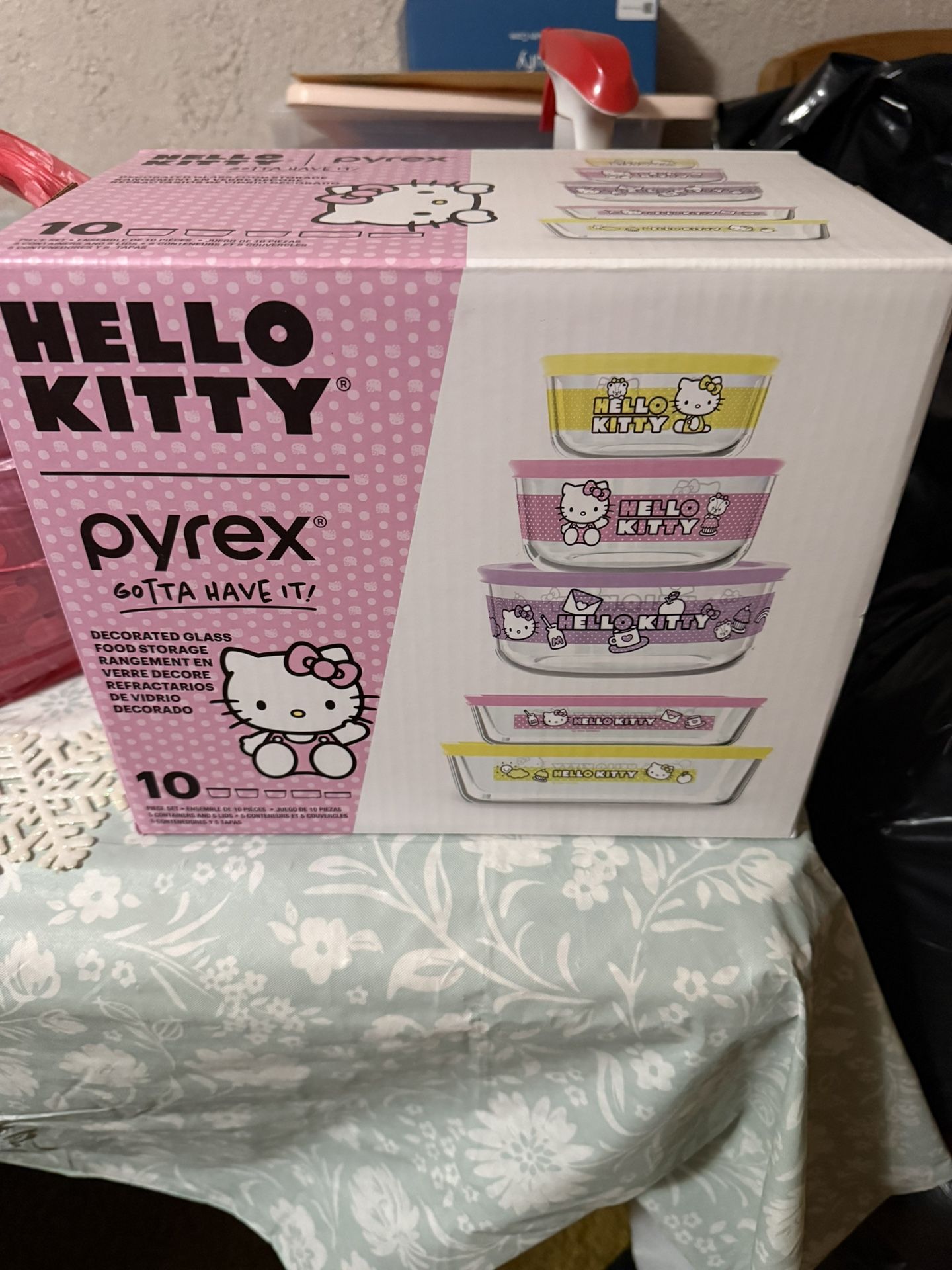 Hello kitty Pyrex Set Brand New