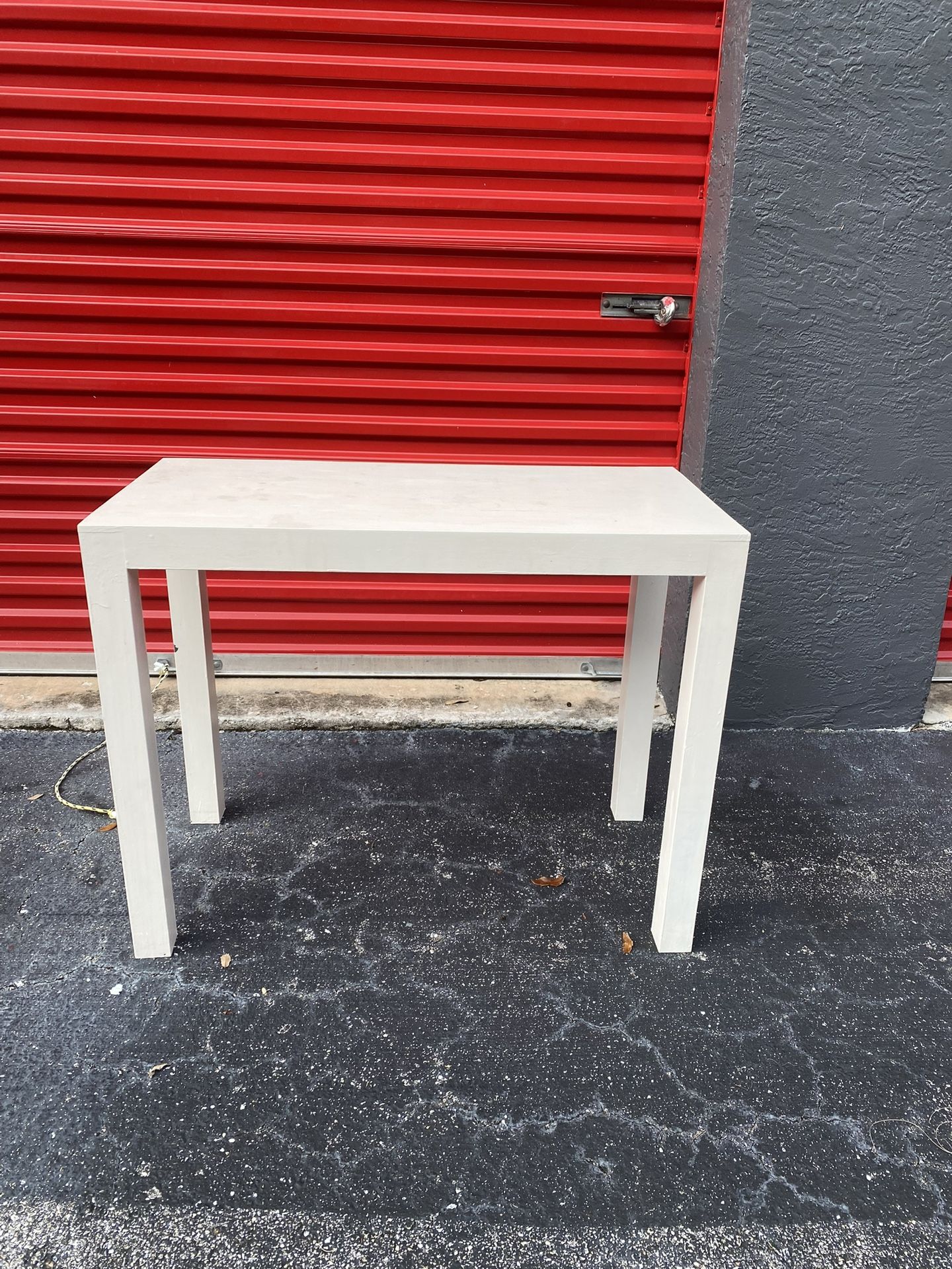 WHITE CONSOLE TABLE/ SMALL/ DELIVERY NEGOTIABLE