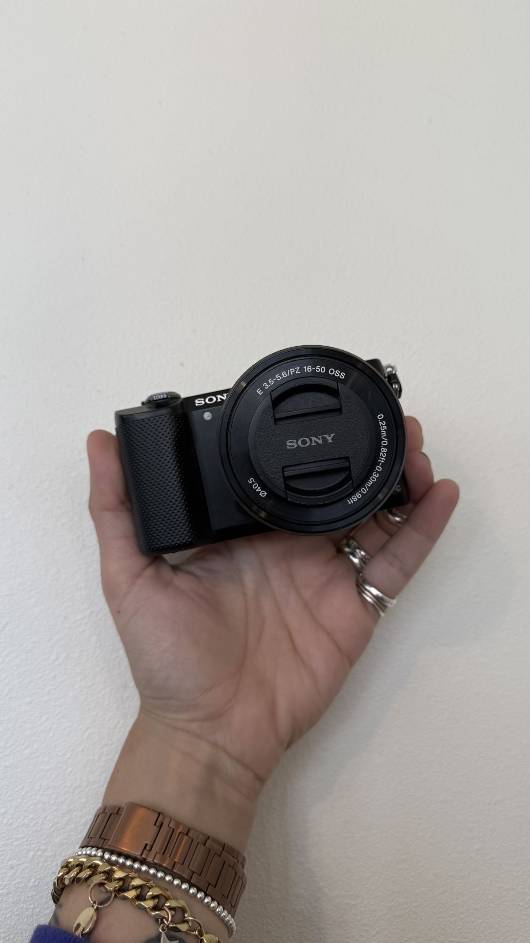 🙃 Sony Alpha A5000 Mirrorless Digital Camera