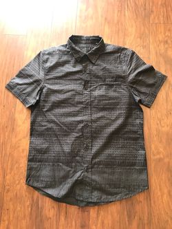 Men’s Guess shirt (Medium)