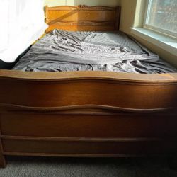Antique Full Size Wooden Bed & Matching Dresser/Mirror