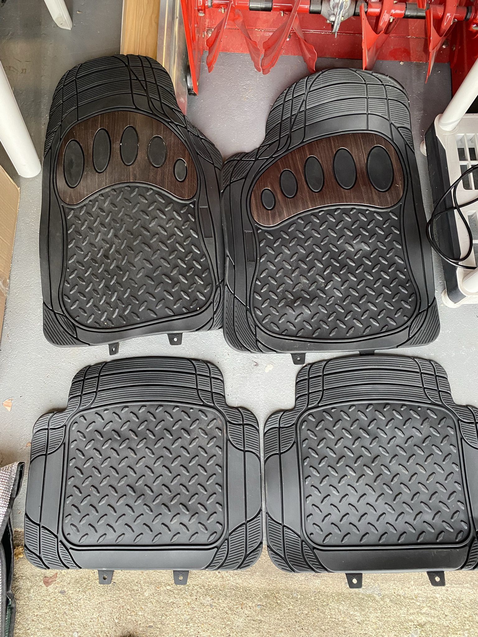 Weather Resistant Car Mat - Rubber / Water Resistant / Snow Resistant/ 4 Piece Universal