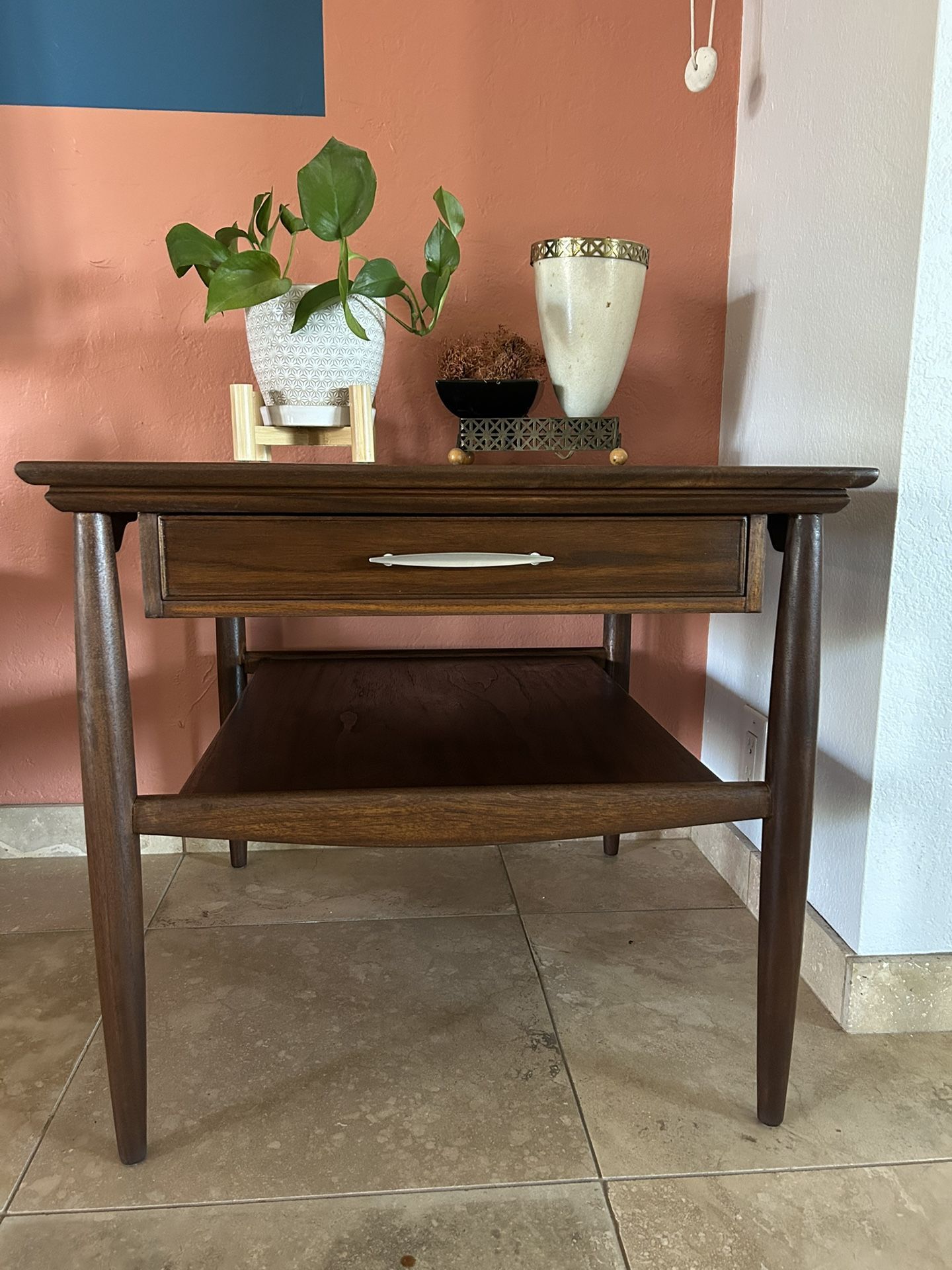 Mid century side/end table