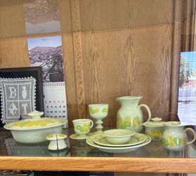 Vintage Franciscan pottery dish set