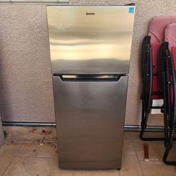 Mini Fridge With Freezer