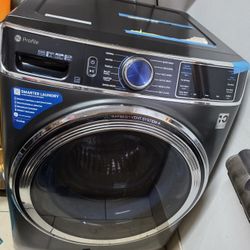 GE Profile Washer Smart Front Load Steam Washer (Like NEW)