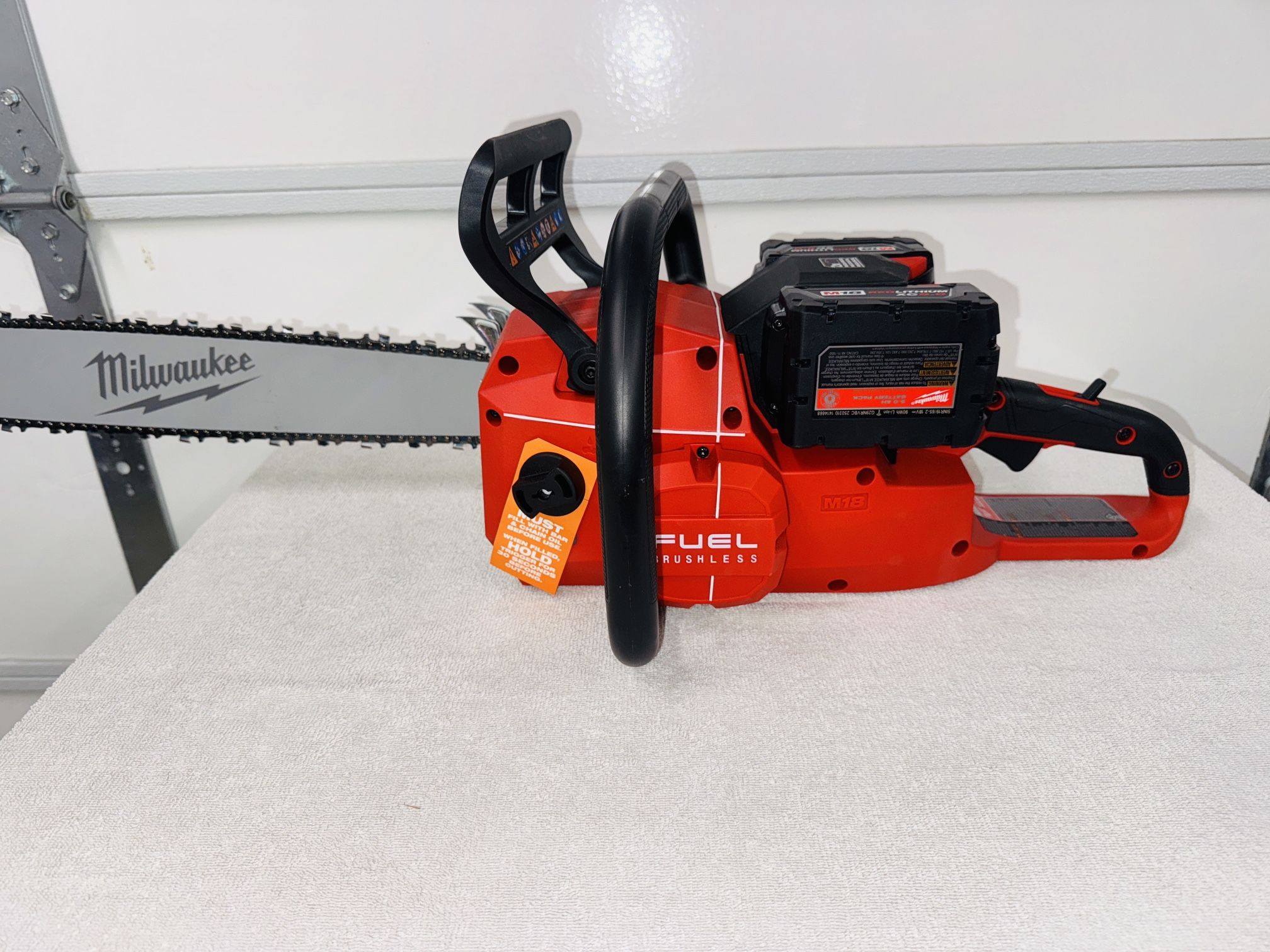 Milwaukee M18 FUEL 18V Brushless Cordless 20 in. Dual Chainsaw