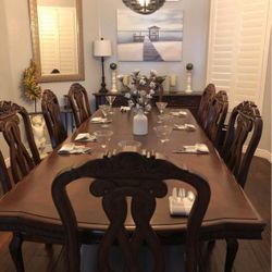 Formal dining table & 8 Chairs 