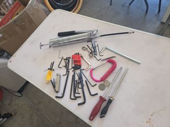 Keys Allen and manual grease gun