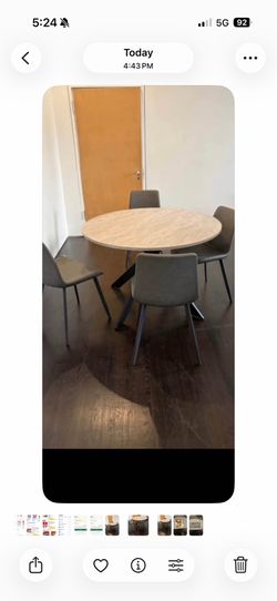 Table and four chairs in excellent condition