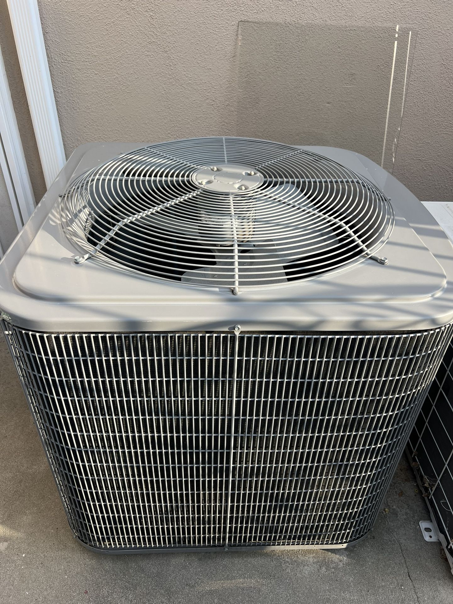 4 Ton R22 Tempstar AC Outdoor Condenser Unit -(Fully Charged) Very clean ! 