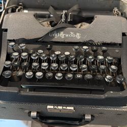Old Underwood Typewriter Needs Cleaning 