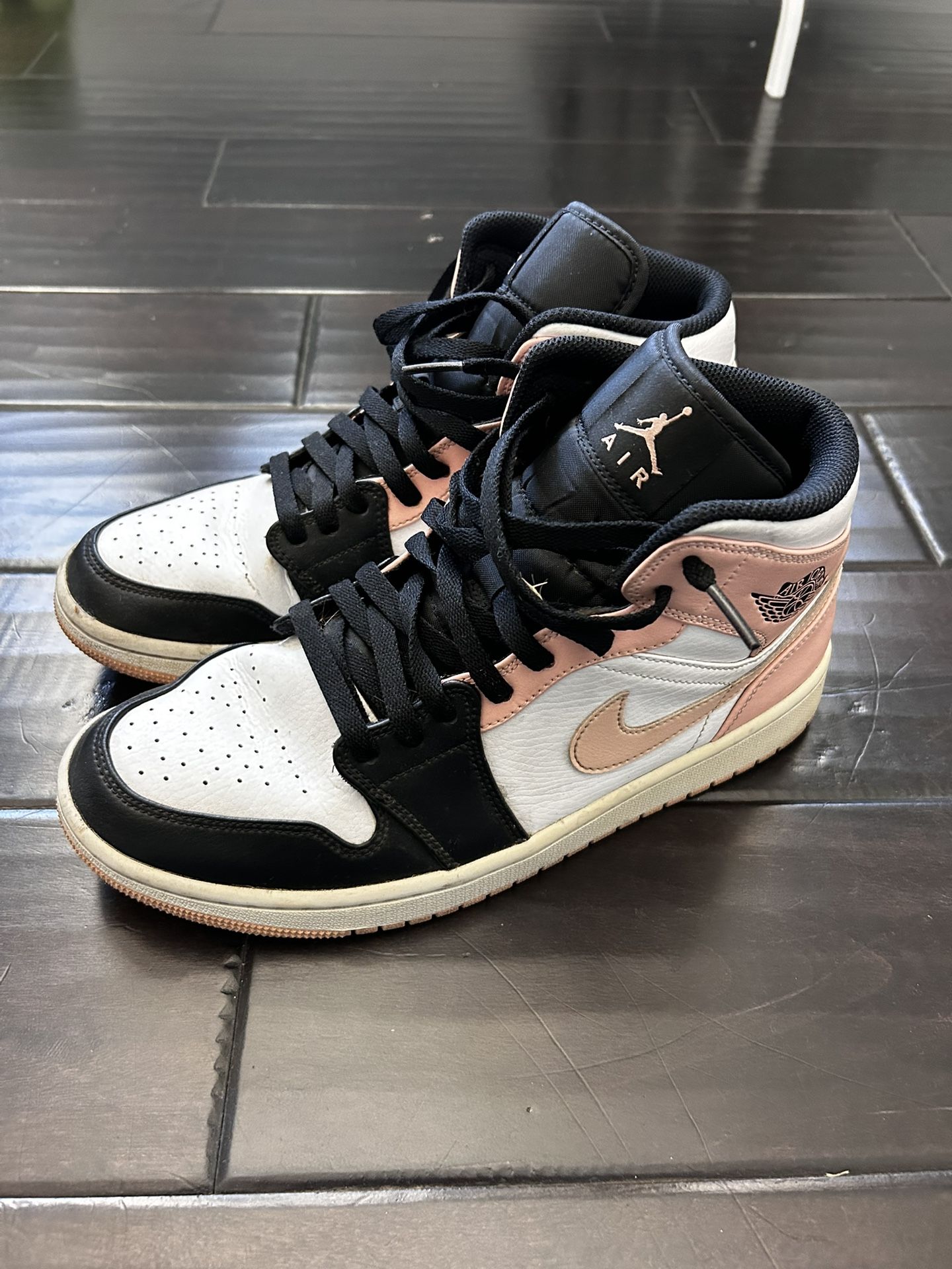 Jordan 1 ‘Crimson Tint’