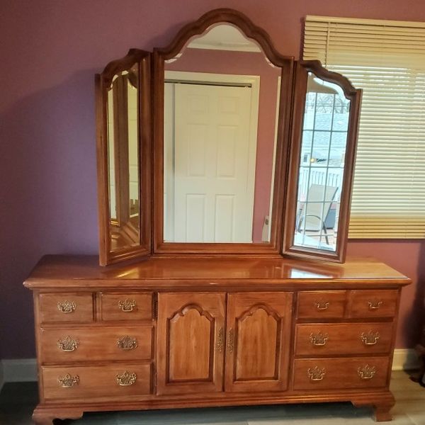 Bedroom Set Thomasville Collection for Sale in Oak Forest, IL OfferUp