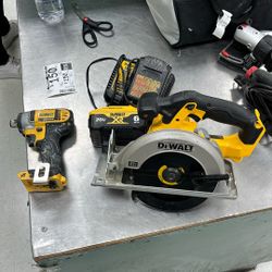Dewalt 2 Pc Combo 2 Batteries And Charger 