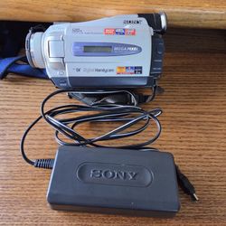 Sony DCR-TRV27 Digital Mini DV Camcorder Tested and Working w/ AC Adapter