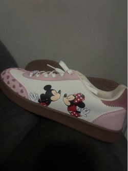 Disney valentines edition  Mickey&Minnie mouse kissing sneakers