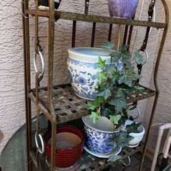 Caravan Santa Fe Nailhead 4-Tier Bakers Rack