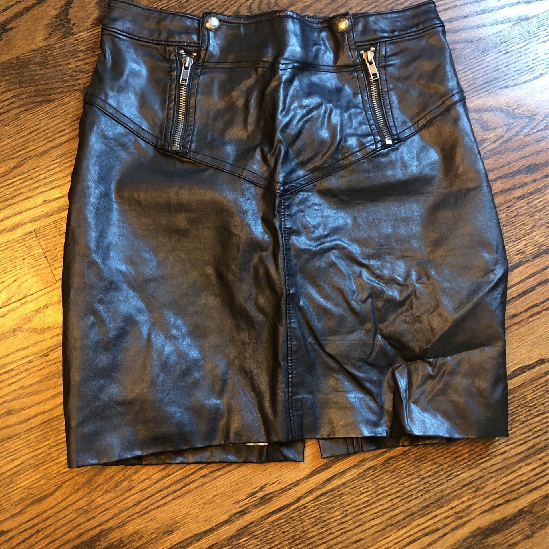 Guess pleather Skirt - Size 2 