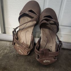 Ahnu womens size 6