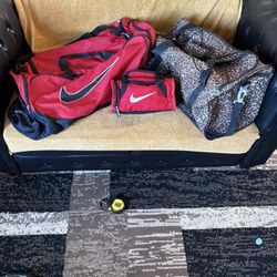 (5) DUFFLE BAGS NIKE BAG $25 LEOPARD BAG $20 SEAN JOHN TRAVEL BAGS $20 Each DUFFLE BAGS WITH SMALLER BAGS $15 GOOD CONDITION 