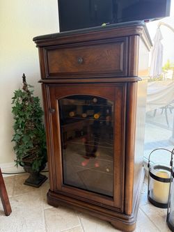 Wine storage cabinet