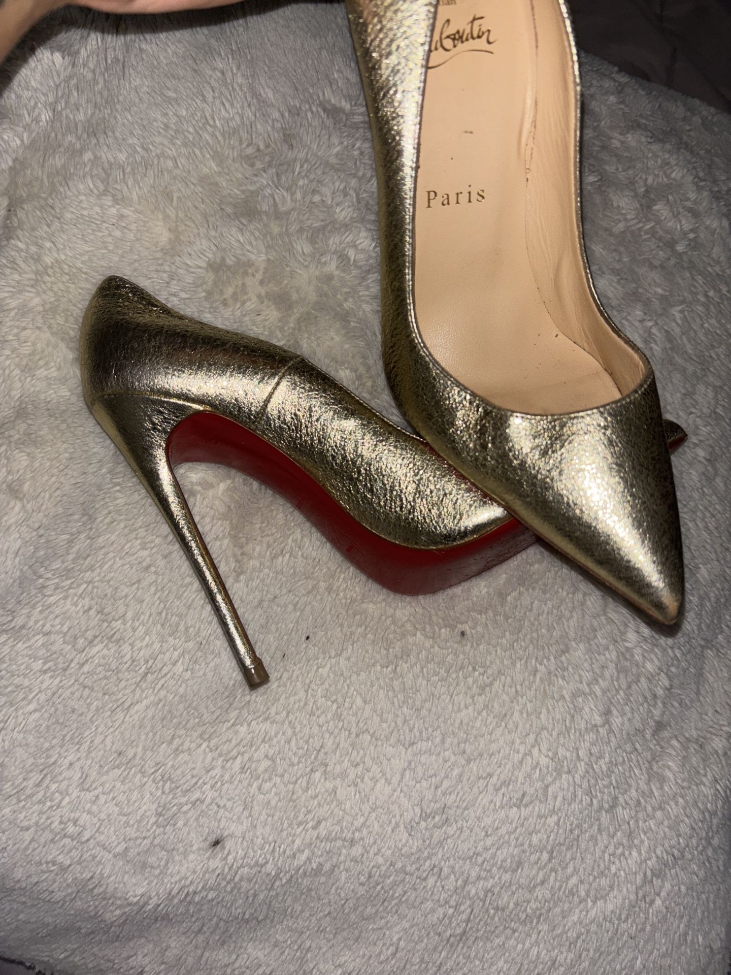 CHRISTIAN LOUBOUTIN RED BOTTON HEELS