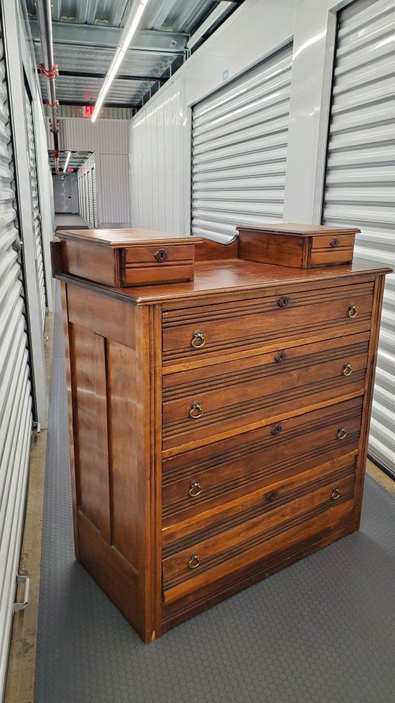 Antique dresser Knapp joints 1870 To 1900