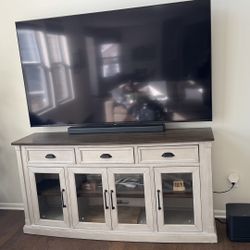 Samsung 82” QLED SMART TV