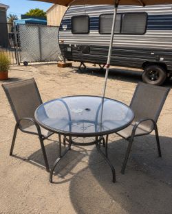 Outdoor set table plus chairs