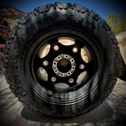 37x13.50R20 Gladiator X-Comp M/T Tire & 20" 8-Lug Wheel – Like New Spare