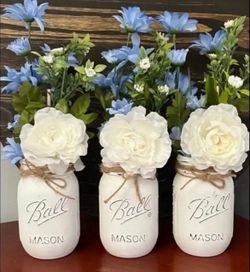 Chalk painted distressed mason jars - BLUE DAISIES GARDENIA